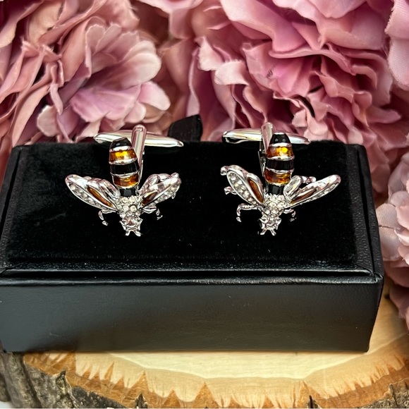 Crystal Amber and Black Bumblebee Wasp Cufflinks - Picture 14 of 16